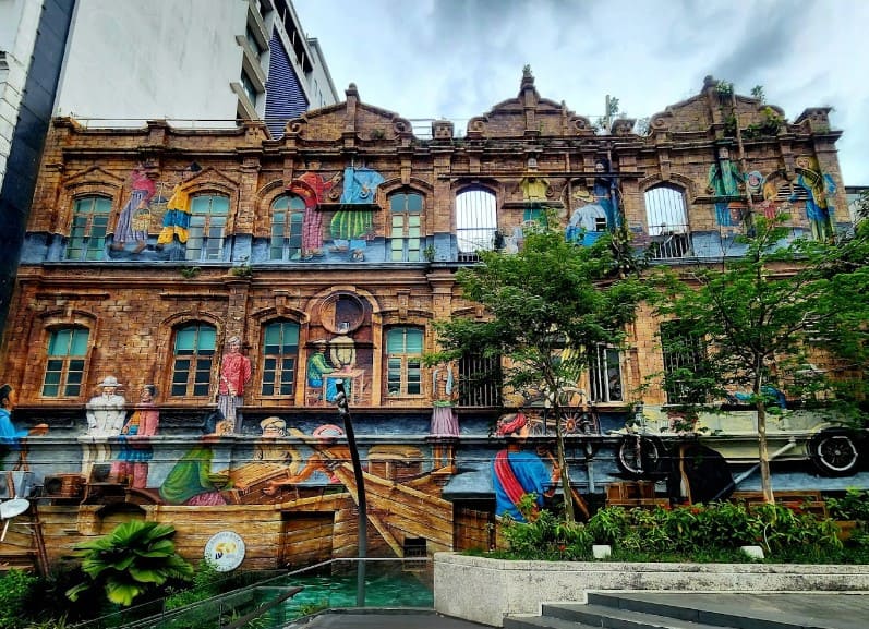 bangunan unik dihiasi mural di kl